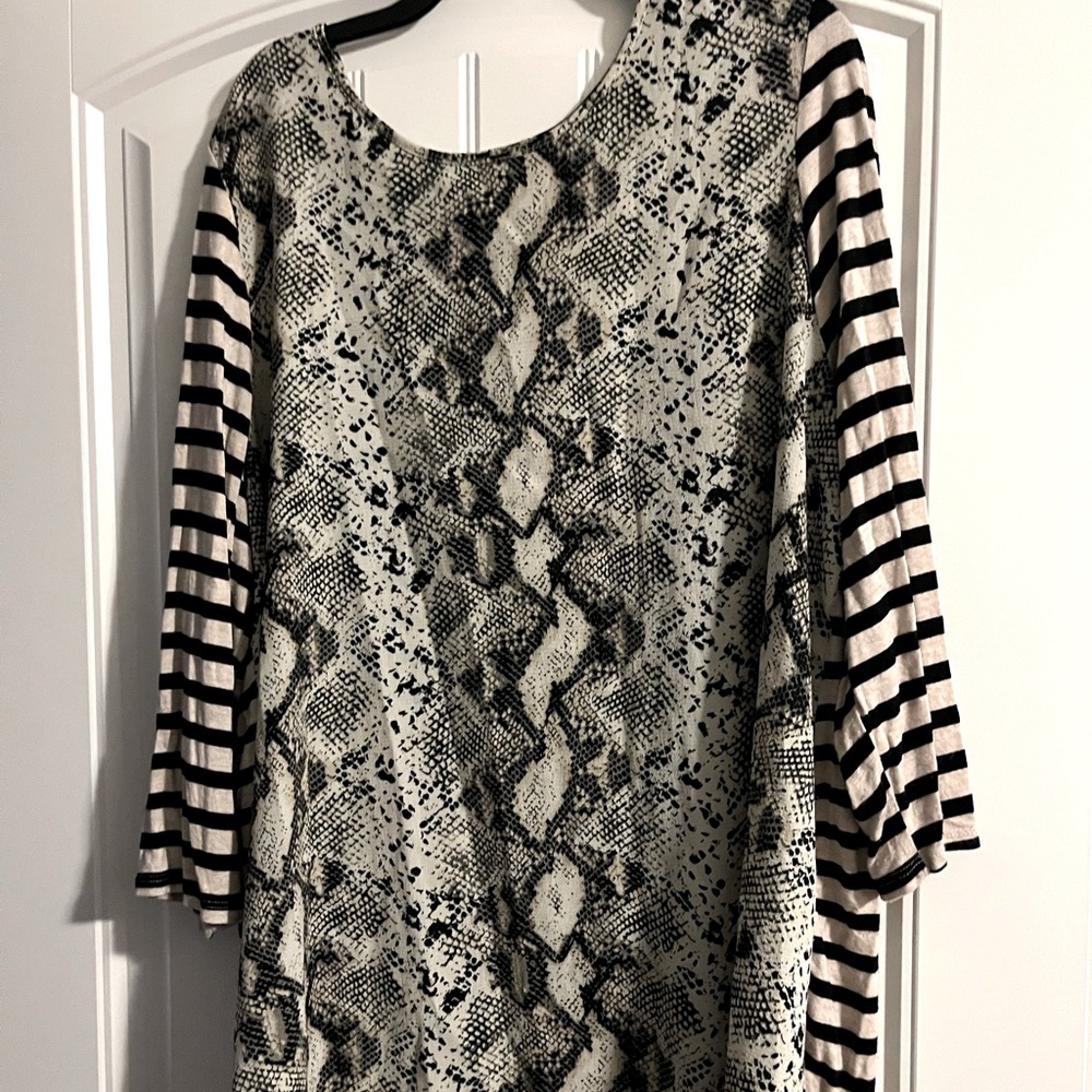 EUC - mixed prints top!